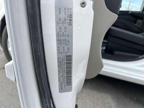 Used 2017 Dodge Grand Caravan SE w/ UConnect Hands-Free Group image 14