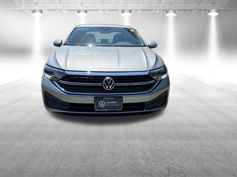 Used 2024 Volkswagen Jetta SE FWD image 9