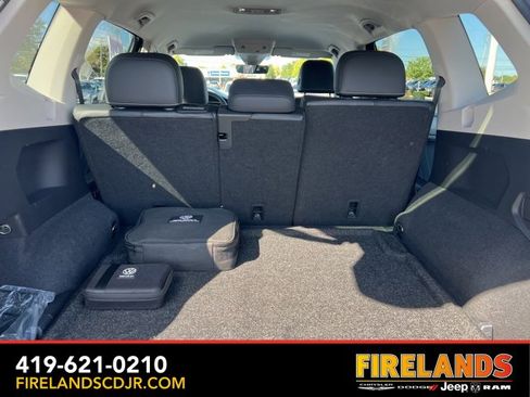 Used 2022 Volkswagen Tiguan SE image 35