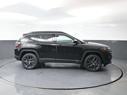 New 2026 Jeep Compass Latitude AWD/4WD image 2
