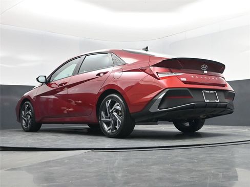 Certified 2025 Hyundai Elantra Sport image 14