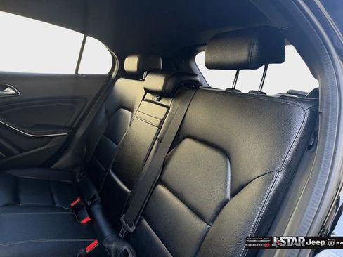 Used 2020 Mercedes-Benz GLA 250 4MATIC w/ Premium Package image 26