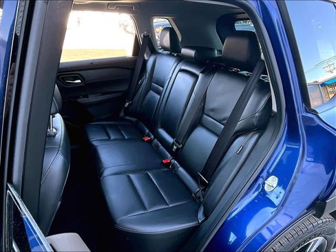 Used 2023 Nissan Rogue SL w/ SL Premium Package image 14