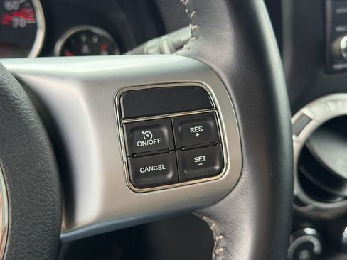 Used 2016 Jeep Wrangler Rubicon AWD/4WD image 15