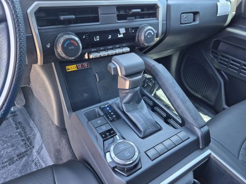 Certified 2025 Toyota Tacoma SR5 AWD/4WD image 12
