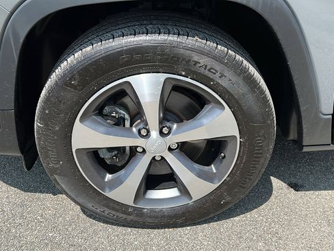 Used 2021 Jeep Cherokee Limited image 10