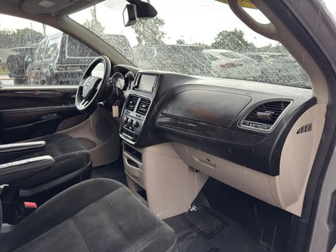 Used 2019 Dodge Grand Caravan SE FWD image 34