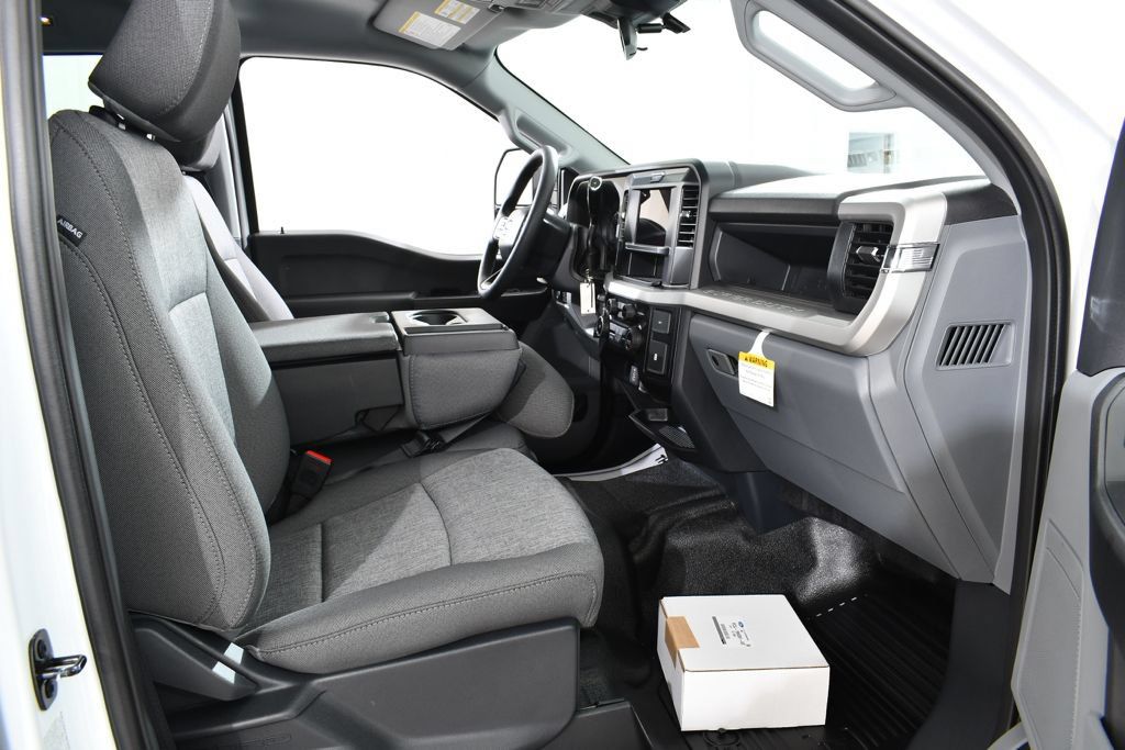 New 2027 Ford F550 4x4 Crew Cab image 10