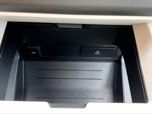 Used 2025 Land Rover Defender 110 S image 16