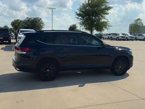 Used 2024 Volkswagen Atlas SE FWD image 2