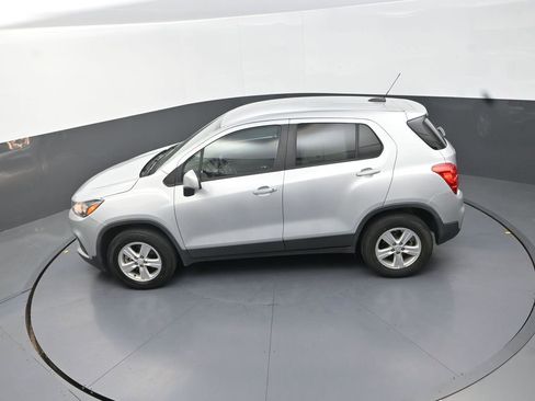 Used 2017 Chevrolet Trax LS w/ Fleet Convenience Package AWD/4WD image 16