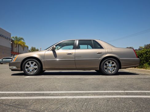 Used 2006 Cadillac DTS w/ Sun And Sound Package FWD image 7