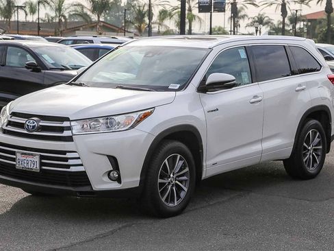 Used 2017 Toyota Highlander XLE image 3