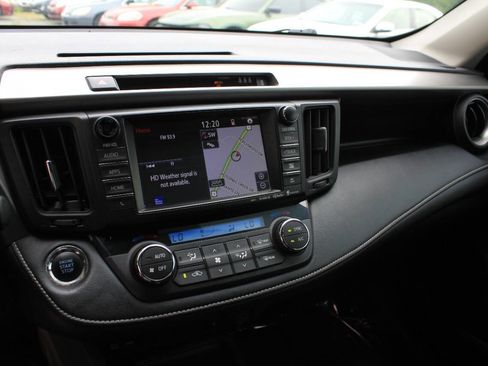 Used 2017 Toyota RAV4 XLE AWD/4WD image 20