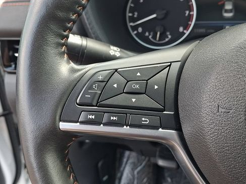 Used 2025 Nissan Sentra SR w/ SR Premium Package FWD image 19