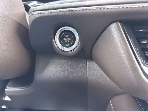 Used 2025 Chevrolet Suburban LT w/ Comfort Package image 17