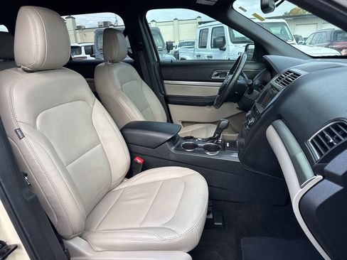Used 2018 Ford Explorer XLT w/ Equipment Group 202A image 28