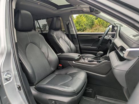 Used 2023 Toyota Highlander Limited AWD/4WD image 39