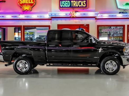 Used 2023 RAM 2500 Tradesman w/ Chrome Appearance Group AWD/4WD image 10