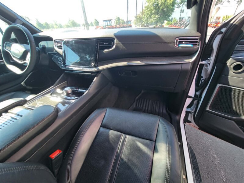 Used 2022 Jeep Wagoneer Series II AWD/4WD image 23