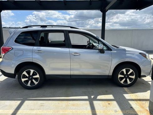 Used 2017 Subaru Forester 2.5i Premium w/ Popular Package #2A AWD/4WD image 4