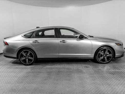 Used 2023 Honda Accord Sport image 9