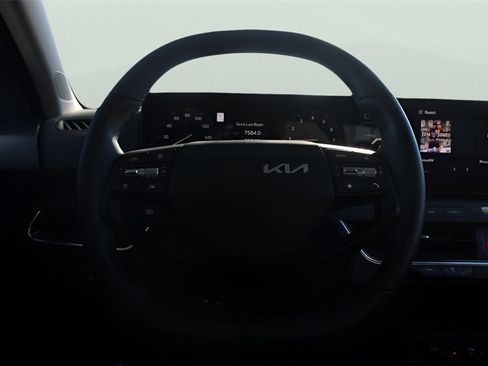 Used 2025 Kia K4 EX image 13