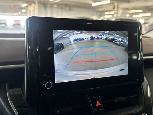 Used 2025 Toyota Corolla LE FWD image 18