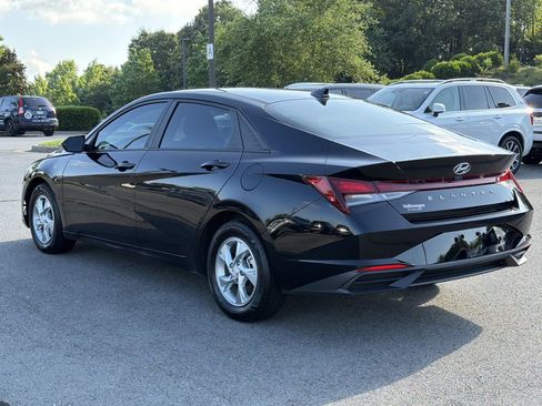 Used 2023 Hyundai Elantra SE FWD image 3