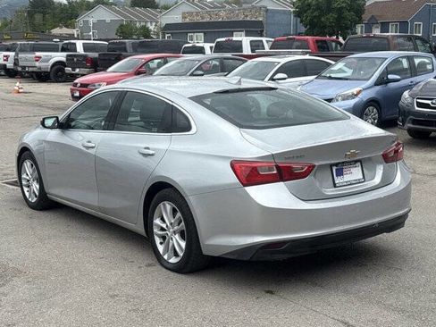 Used 2017 Chevrolet Malibu LT FWD image 2