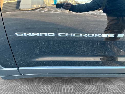 Used 2023 Jeep Grand Cherokee Limited image 33