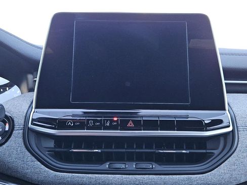 New 2026 Jeep Compass Latitude image 11