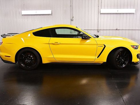 Used 2016 Ford Mustang Shelby GT350 w/ Track Package image 8