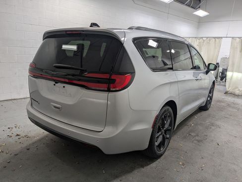 New 2026 Chrysler Pacifica Select FWD image 5