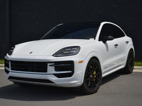 Certified 2026 Porsche Cayenne GTS AWD/4WD image 1