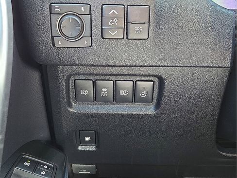 Used 2023 Lexus GX 460 Premium w/ Accessory Package image 25