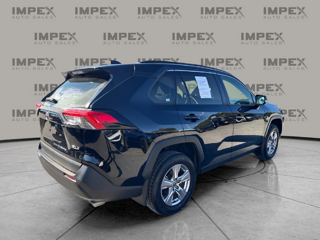 Used 2022 Toyota RAV4 XLE w/ Convenience Package FWD image 5