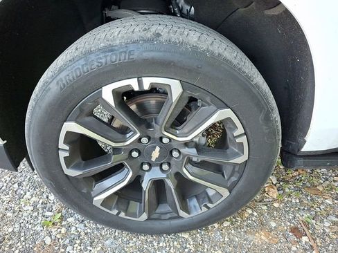 Certified 2023 Chevrolet Suburban High Country AWD/4WD image 6