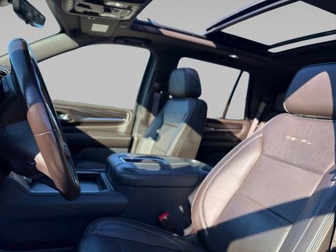 Used 2021 GMC Yukon Denali w/ Denali Premium Package image 10