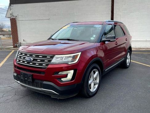 Used 2016 Ford Explorer XLT w/ Equipment Group 202A image 1