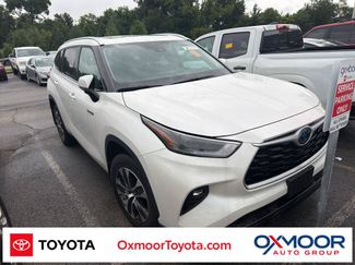 Used 2021 Toyota Highlander XLE AWD/4WD video 1