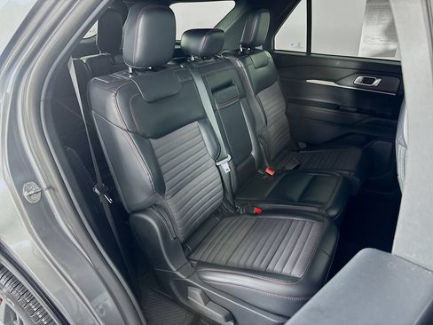Used 2025 Ford Explorer ST-Line w/ ST-Line Street Pack AWD/4WD image 28