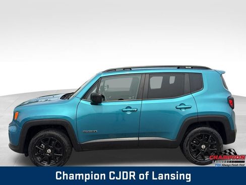 Used 2022 Jeep Renegade Latitude AWD/4WD image 2