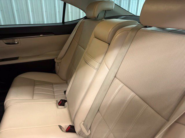 Used 2018 Lexus ES 350 w/ Luxury Package w/Wood Trim FWD image 18