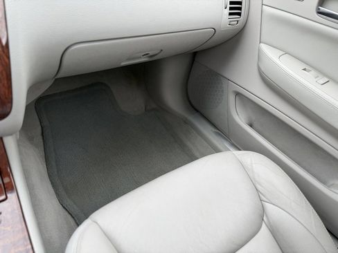 Used 2007 Cadillac DTS Luxury I w/ Sun And Sound Package image 22