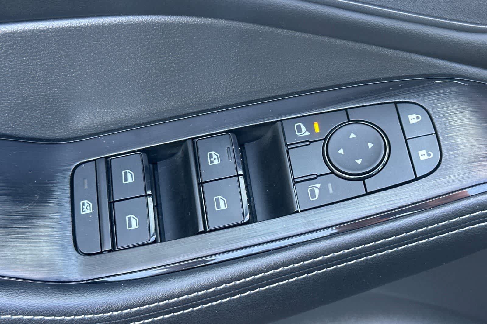 Used 2025 Nissan Rogue SV AWD/4WD image 13