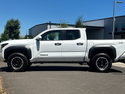 Used 2024 Toyota Tacoma TRD Off-Road AWD/4WD image 6