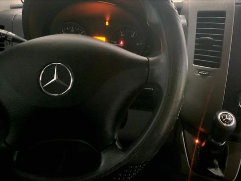 Used 2016 Mercedes-Benz Sprinter 2500 image 20