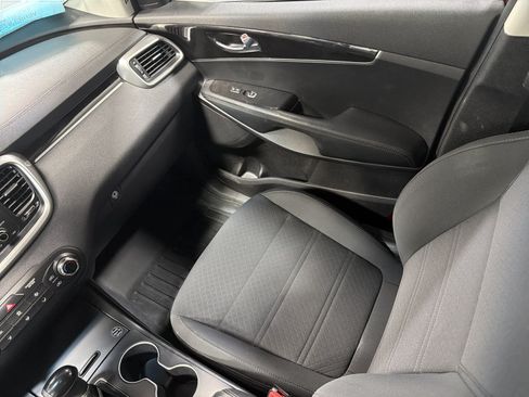 Used 2016 Kia Sorento FWD image 11