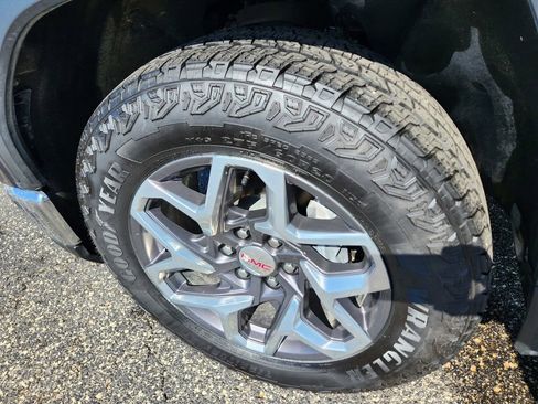 Used 2023 GMC Sierra 1500 SLT AWD/4WD image 46